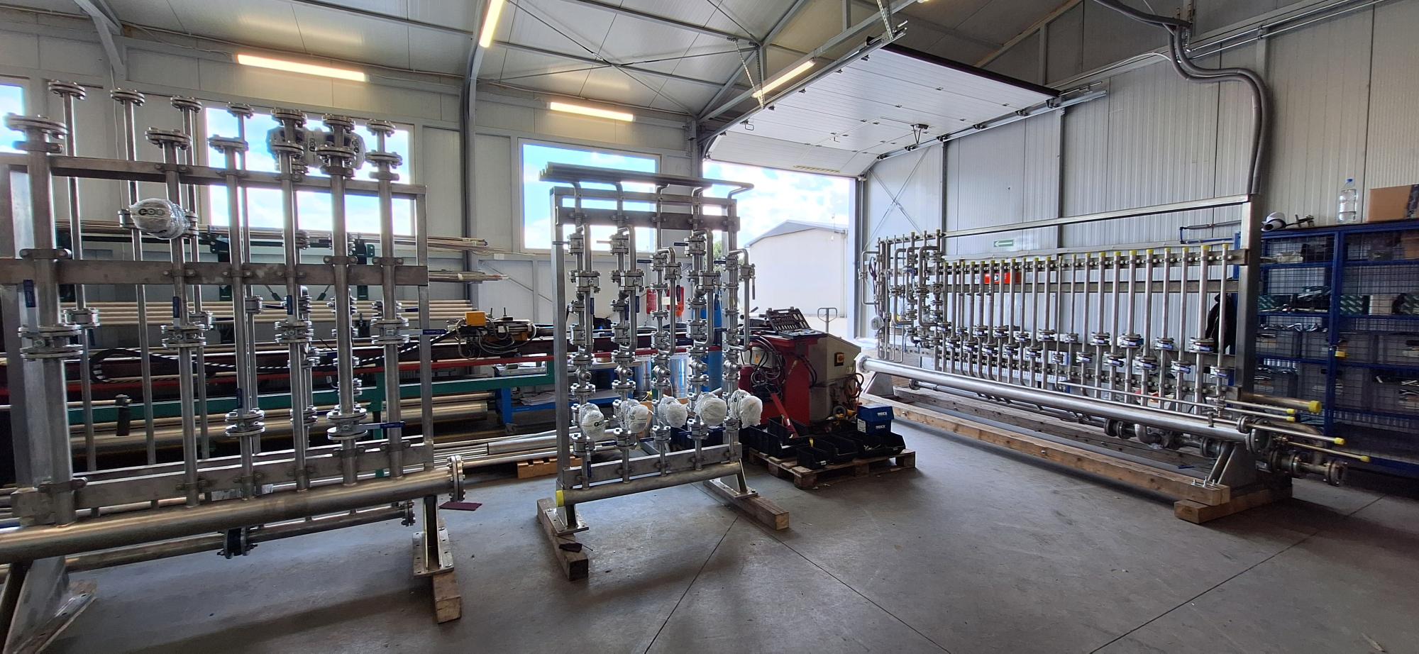 Dostawa 3 paneli mediowych dla maszyny papierniczej w Czechach.